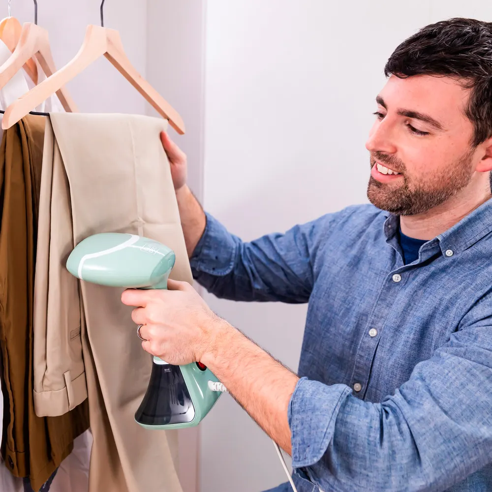 Plancha Vaporizador Vertical Black & Decker (1400W) - Imagen 6